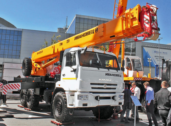 25‑тонный автокран КС-45717К-3Р Air на шасси КАМАЗ-43118 завода «Автокран».